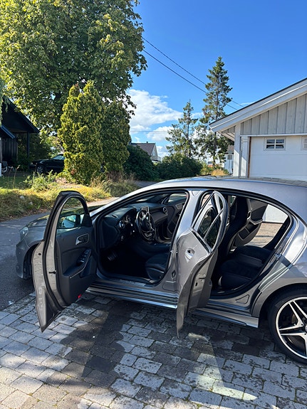 Mercedes-Benz A180 9 of 16