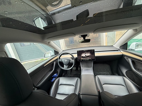 Tesla Model Y 6 of 8