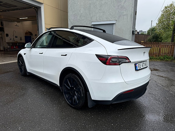 Tesla Model Y 2 of 8