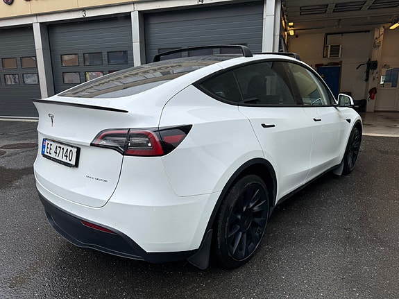Tesla Model Y 3 of 8