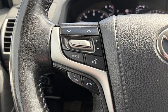 Toyota Land Cruiser 13 of 24