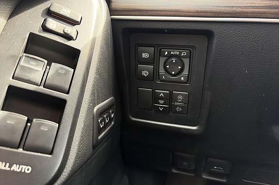 Toyota Land Cruiser 10 of 24