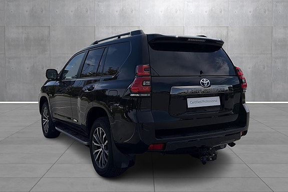 Toyota Land Cruiser 3 of 24