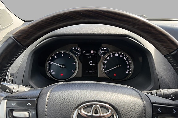 Toyota Land Cruiser 12 of 24
