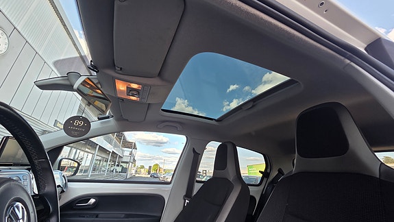Volkswagen UP! 7 of 24