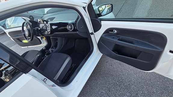 Volkswagen UP! 22 of 24