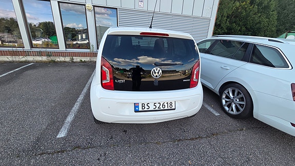 Volkswagen UP! 3 of 24