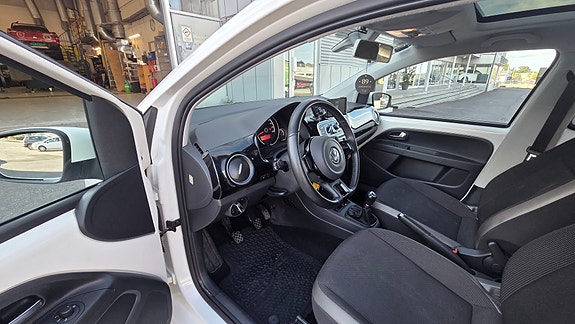 Volkswagen UP! 10 of 24