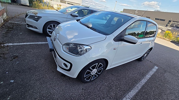 Volkswagen UP! 4 of 24
