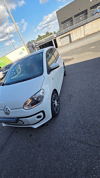 Volkswagen UP! 15 of 24