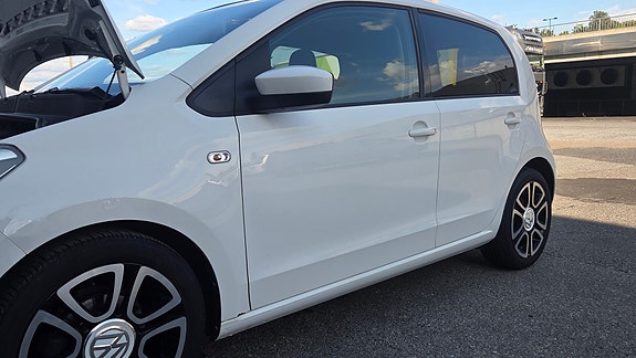 Volkswagen UP! 16 of 24