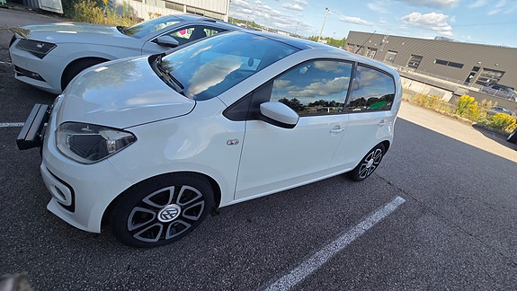 Volkswagen UP! 5 of 24