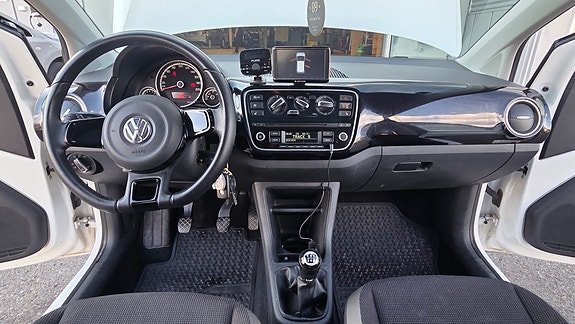 Volkswagen UP! 17 of 24