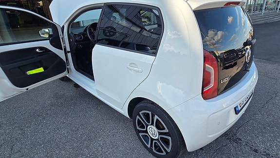 Volkswagen UP! 19 of 24