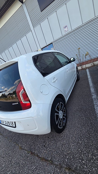 Volkswagen UP! 8 of 24
