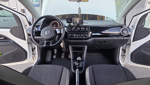 Volkswagen UP! 18 of 24