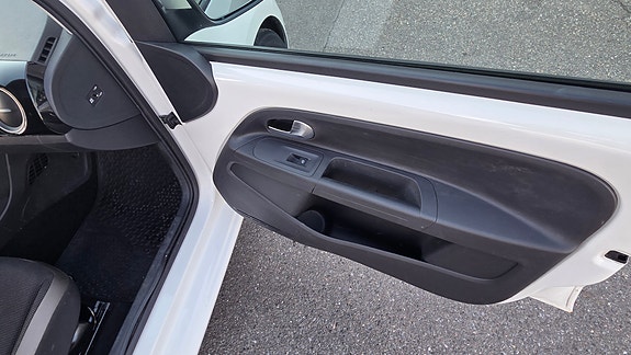 Volkswagen UP! 23 of 24