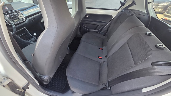 Volkswagen UP! 11 of 24