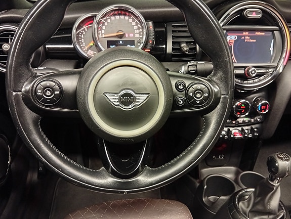 MINI Cooper 16 of 30