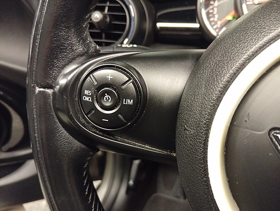 MINI Cooper 17 of 30