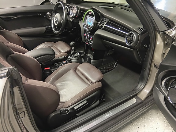 MINI Cooper 27 of 30