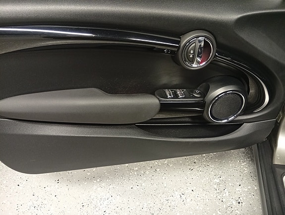 MINI Cooper 25 of 30