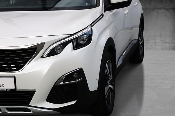 Peugeot 5008 2 of 21