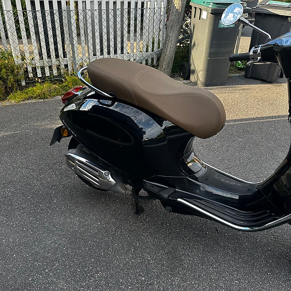 Vespa Primavera 50 3 of 5