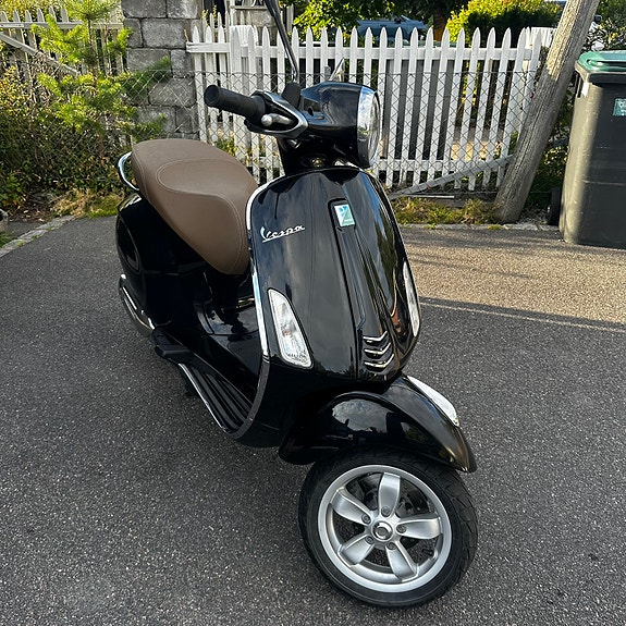 Vespa Primavera 50 2 of 5