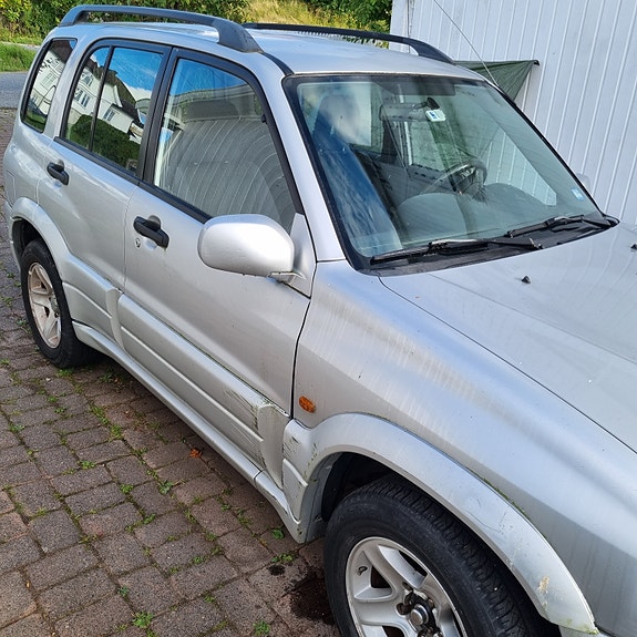 Suzuki Grand Vitara 2 of 29