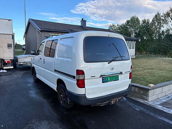 Toyota HiAce 3 of 22