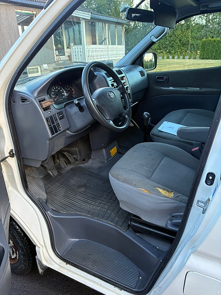 Toyota HiAce 12 of 22