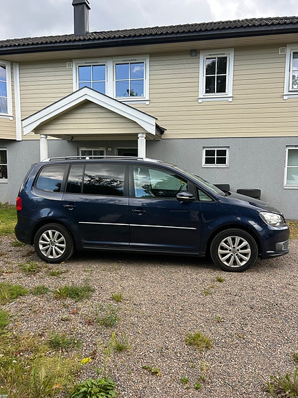 Volkswagen Touran 2 of 30