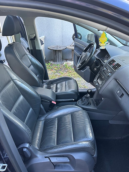 Volkswagen Touran 13 of 30