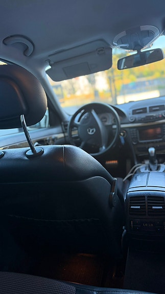 Mercedes-Benz E500 17 of 23