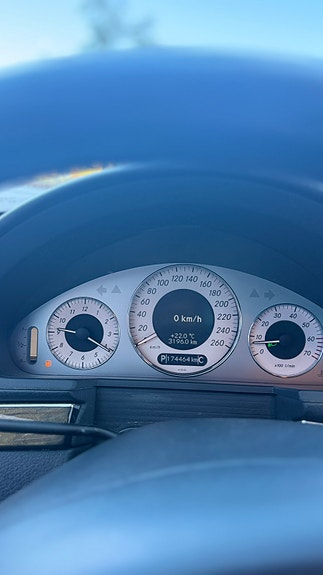 Mercedes-Benz E500 19 of 23