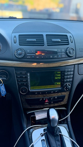 Mercedes-Benz E500 21 of 23