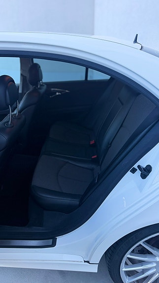 Mercedes-Benz E500 11 of 23