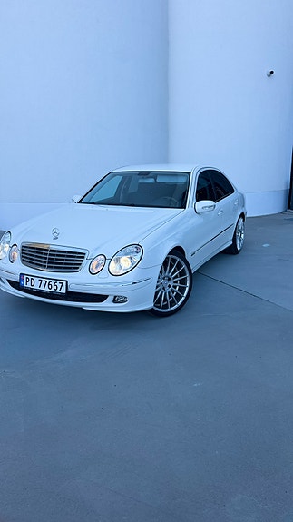 Mercedes-Benz E500 2 of 23