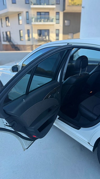 Mercedes-Benz E500 16 of 23