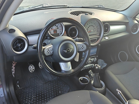MINI Cooper 9 of 11