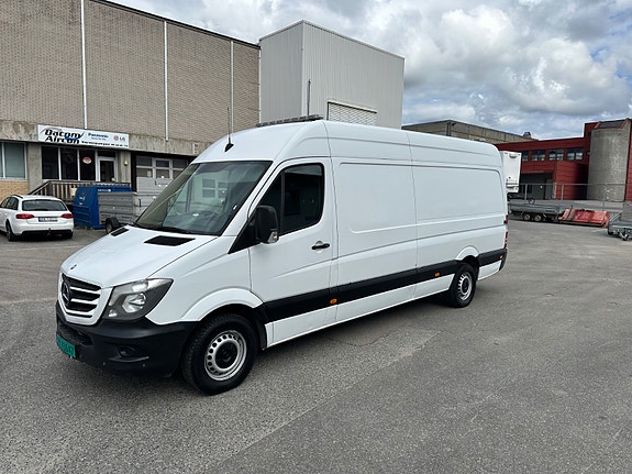 Mercedes-Benz Sprinter 2 of 26