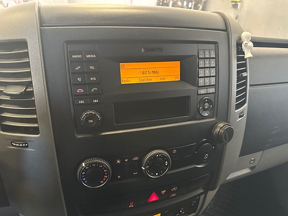 Mercedes-Benz Sprinter 23 of 26