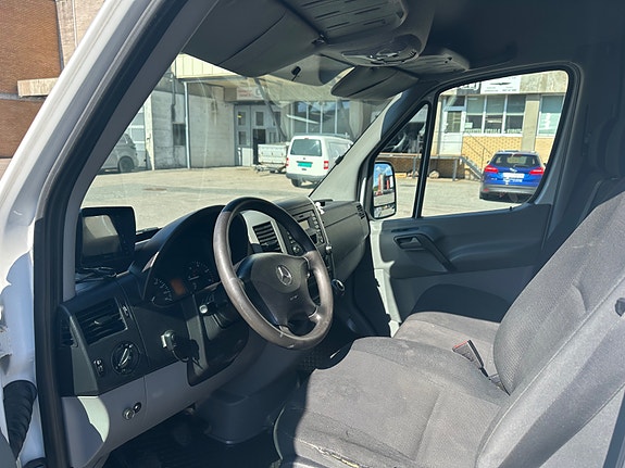 Mercedes-Benz Sprinter 16 of 26
