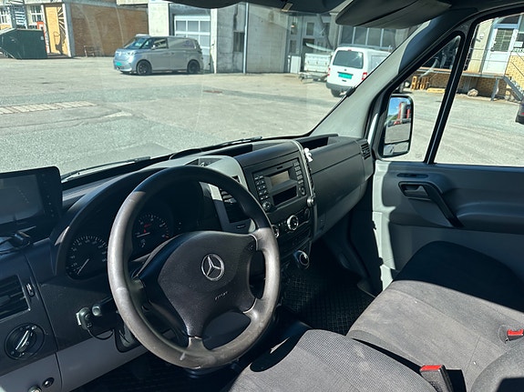 Mercedes-Benz Sprinter 17 of 26