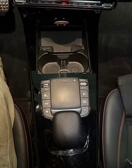 Mercedes-Benz A250 e 10 of 15