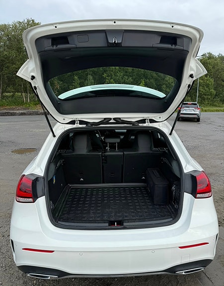 Mercedes-Benz A250 e 3 of 15
