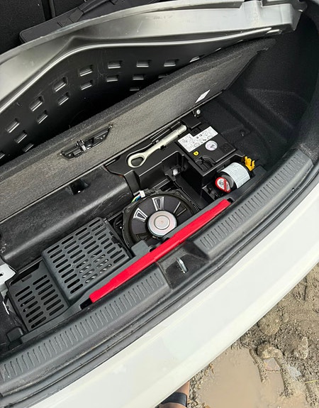 Mercedes-Benz A250 e 4 of 15