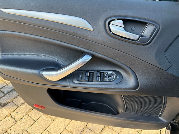 Ford Mondeo 22 of 27