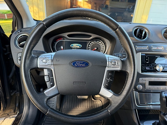 Ford Mondeo 21 of 27